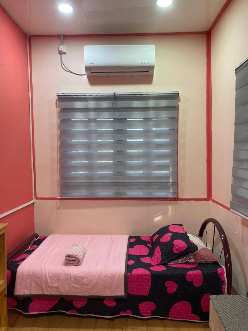 Homestay 1 bedroom with pink bedding