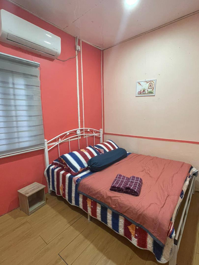 Homestay 1 bedroom with striped bedding